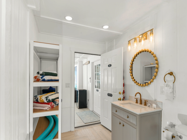 Fort Myers Beach Vacation Rental - Spacious 6 Bedroom Coastal Retreat Near Beach